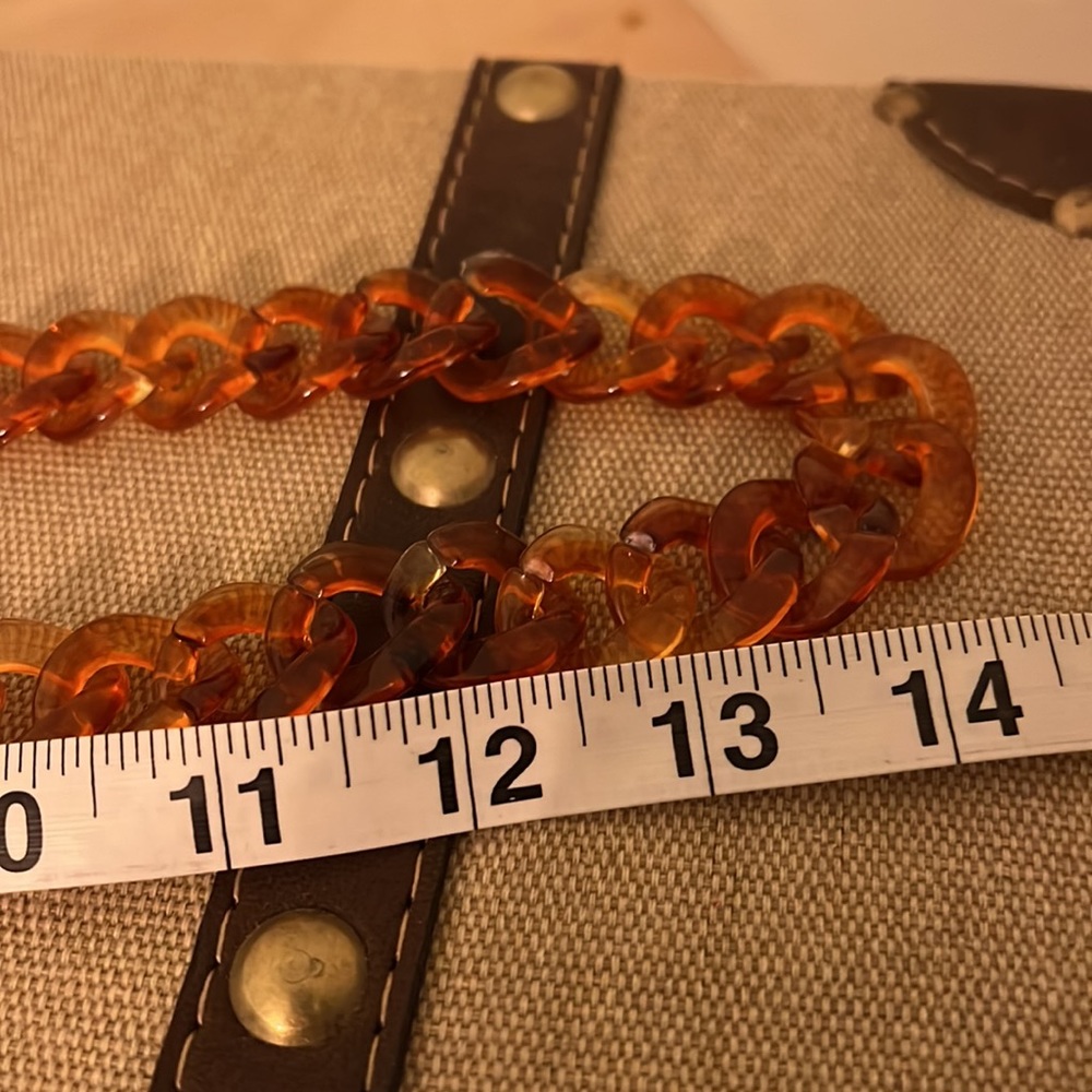 Acrylic light weight chain link brown necklace - Picture 4 of 6